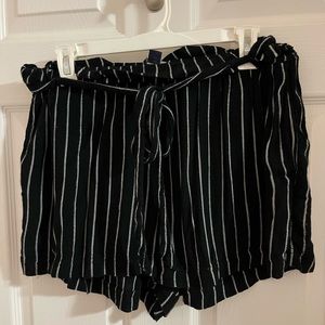 American Eagle Lenin shorts